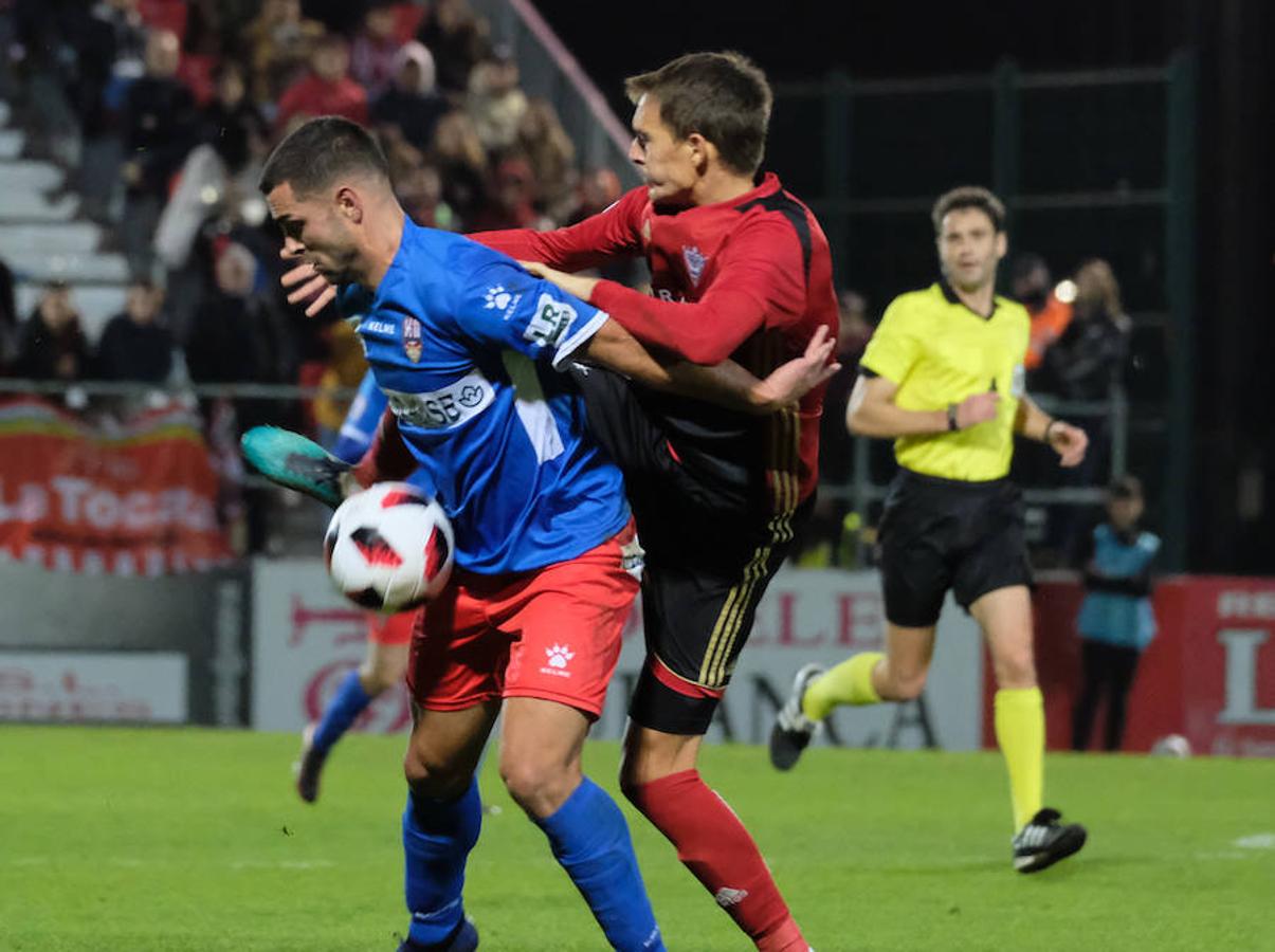 Cerca de un millar de aficionados riojanos acudieron ayer a Anduva para disfrutar con la UDL. La derrota (1-0) en casa del Mirandés no anuló las buenas esperanzas de este equipo y de su afición para la temporada. 