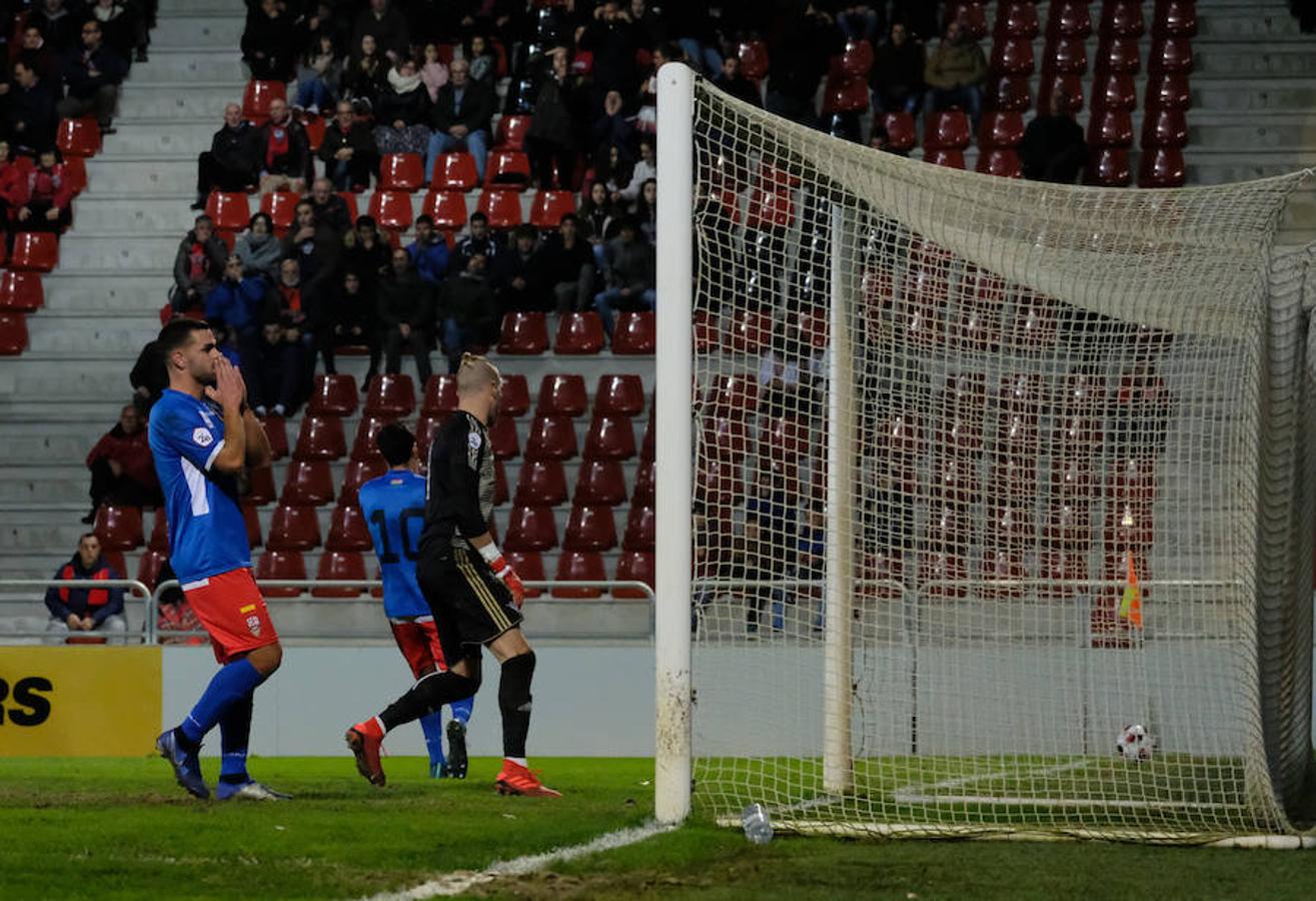 Cerca de un millar de aficionados riojanos acudieron ayer a Anduva para disfrutar con la UDL. La derrota (1-0) en casa del Mirandés no anuló las buenas esperanzas de este equipo y de su afición para la temporada. 