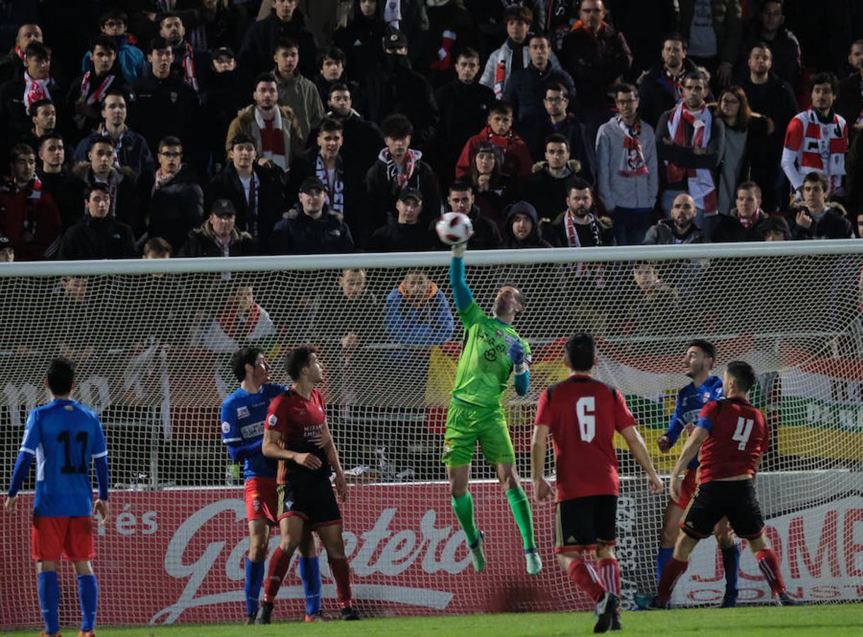 Cerca de un millar de aficionados riojanos acudieron ayer a Anduva para disfrutar con la UDL. La derrota (1-0) en casa del Mirandés no anuló las buenas esperanzas de este equipo y de su afición para la temporada. 