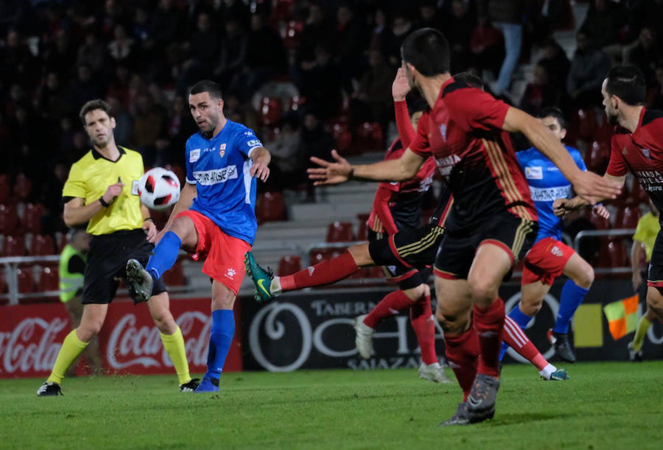 Cerca de un millar de aficionados riojanos acudieron ayer a Anduva para disfrutar con la UDL. La derrota (1-0) en casa del Mirandés no anuló las buenas esperanzas de este equipo y de su afición para la temporada. 