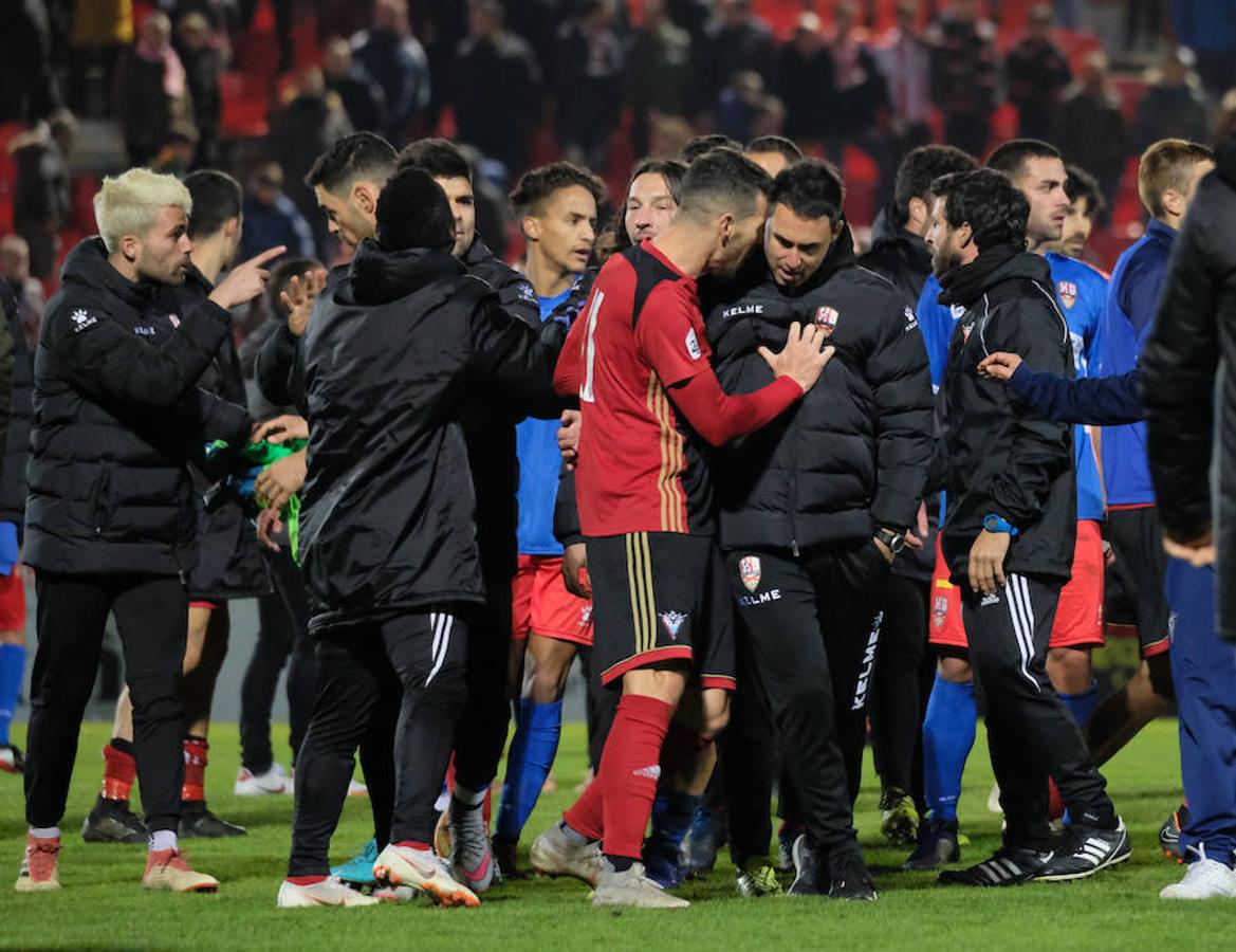 Cerca de un millar de aficionados riojanos acudieron ayer a Anduva para disfrutar con la UDL. La derrota (1-0) en casa del Mirandés no anuló las buenas esperanzas de este equipo y de su afición para la temporada. 