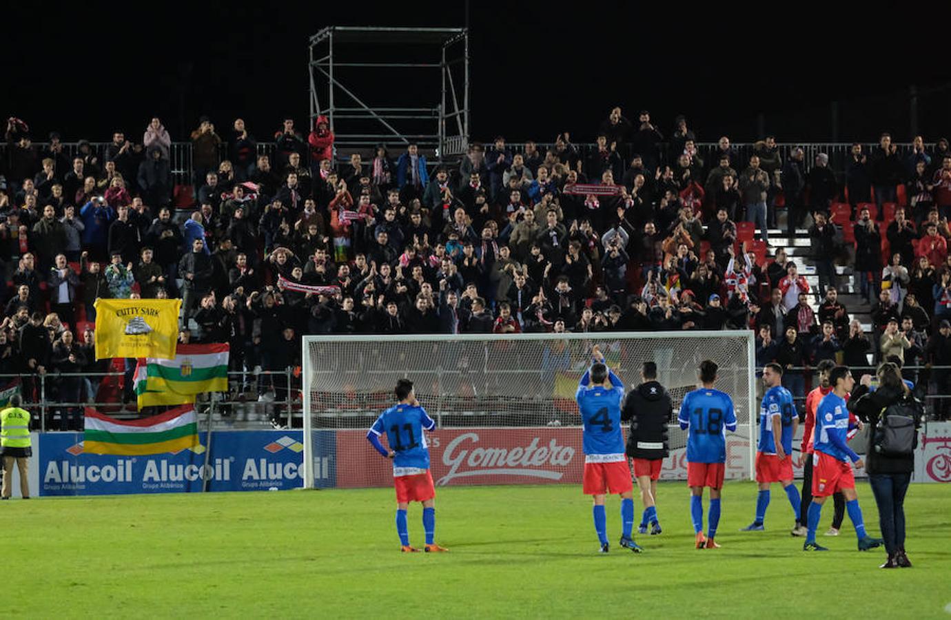 Cerca de un millar de aficionados riojanos acudieron ayer a Anduva para disfrutar con la UDL. La derrota (1-0) en casa del Mirandés no anuló las buenas esperanzas de este equipo y de su afición para la temporada. 