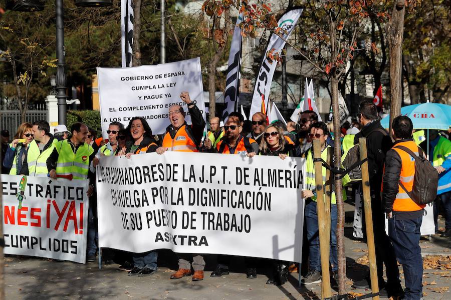 Manifestación de los examinadores de Tráfico llegados este lunes a Madrid desde distintos puntos de España.