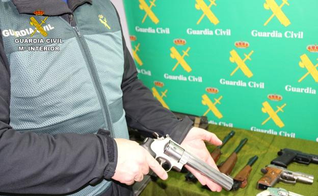 La Guardia Civil asesta uno de los mayores golpes al tráfico de armas en España