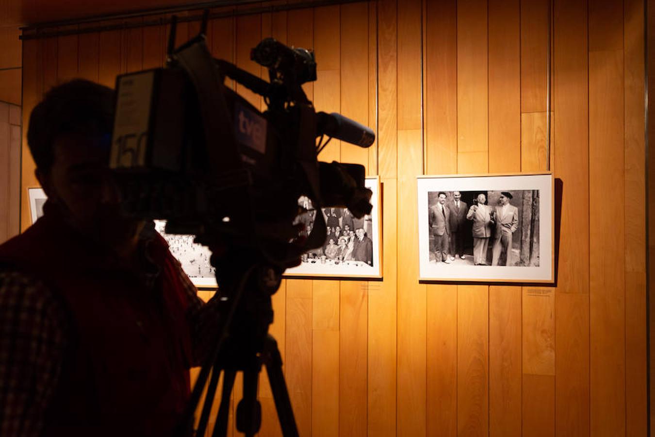 Una exposición montada en el Centro Fundación Caja Rioja Merced recorre el pasado y el presente de la Cofradía del Pez, una entidad que salvaguarda las tradiciones de Logroño.