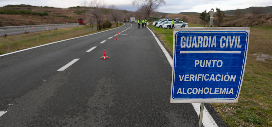 Los agentes de Tráfico sostienen que ha crecido la sensibilización sobre los efectos del alcohol, pero no se tiene la misma sensación con las drogas, un aspecto sobre el que hay que trabajar.