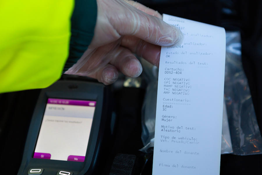 Los agentes de Tráfico sostienen que ha crecido la sensibilización sobre los efectos del alcohol, pero no se tiene la misma sensación con las drogas, un aspecto sobre el que hay que trabajar.