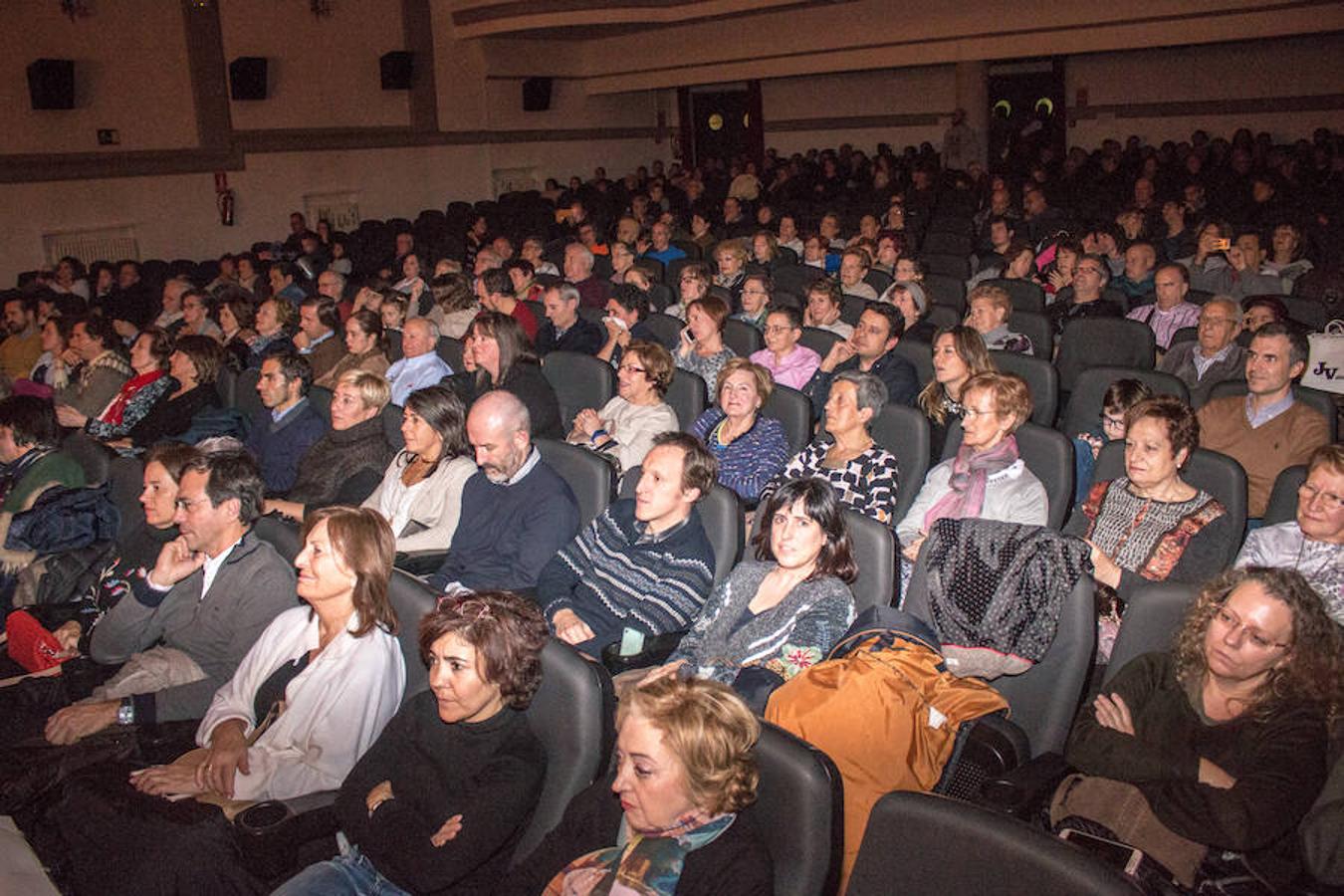 Niños y mayores lo han pasado de maravilla esta tarde con motivo del concurso de villancicos que se ha celebtrado en Santo Domingo de la Calzada. 