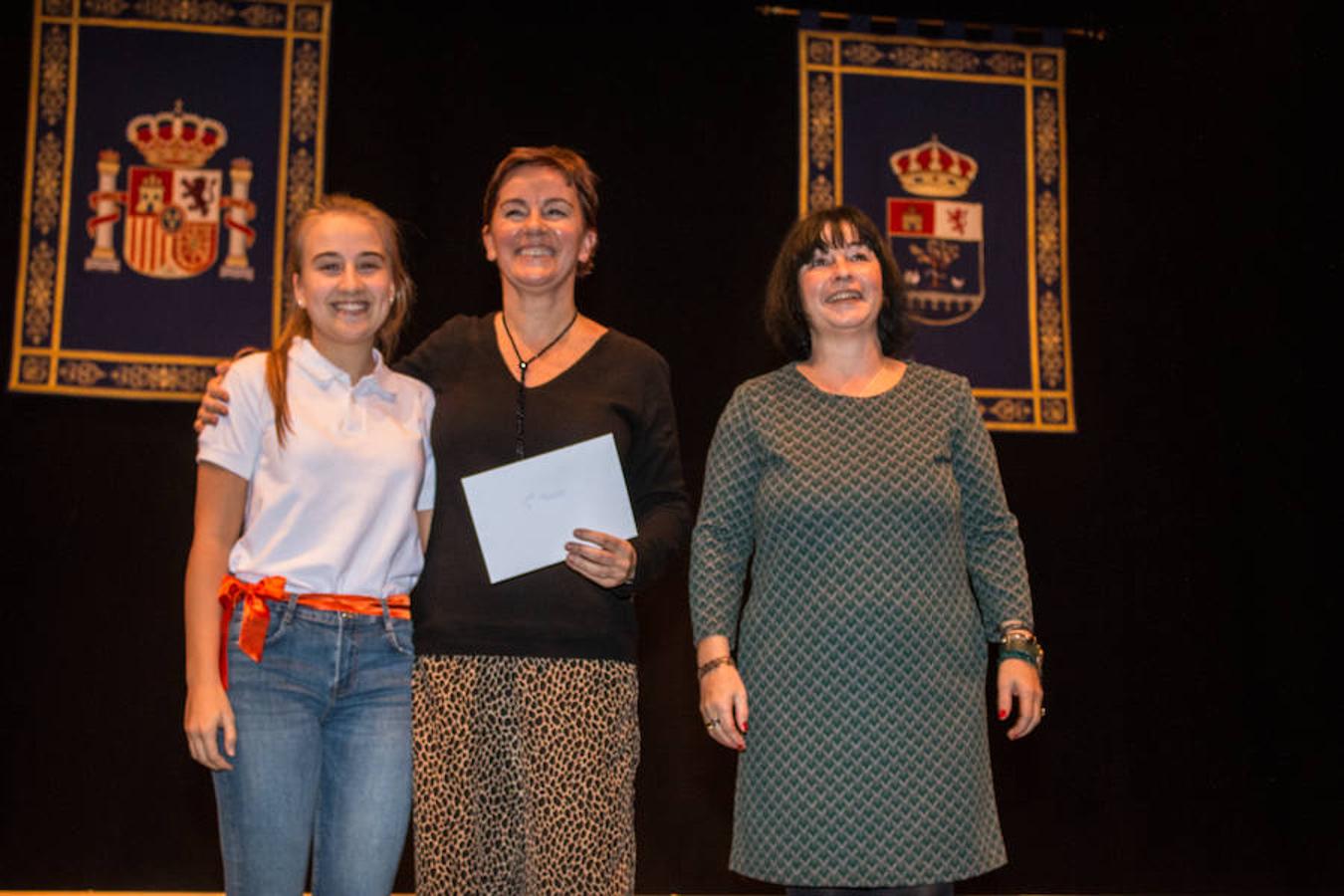 Niños y mayores lo han pasado de maravilla esta tarde con motivo del concurso de villancicos que se ha celebtrado en Santo Domingo de la Calzada. 