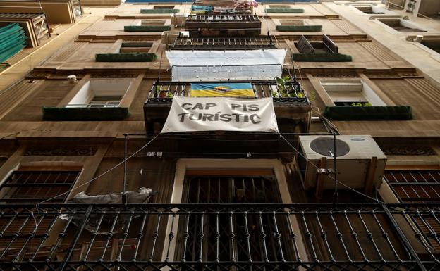 Protesta contra los pisos turísticos en Bacelona.