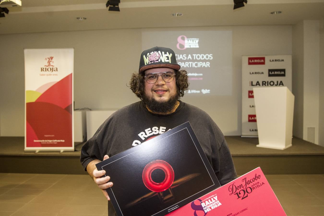 Los ganadores de la octava edición del Rally recibieron sus premios y disfrutaron de un vino de Rioja entre amigos..