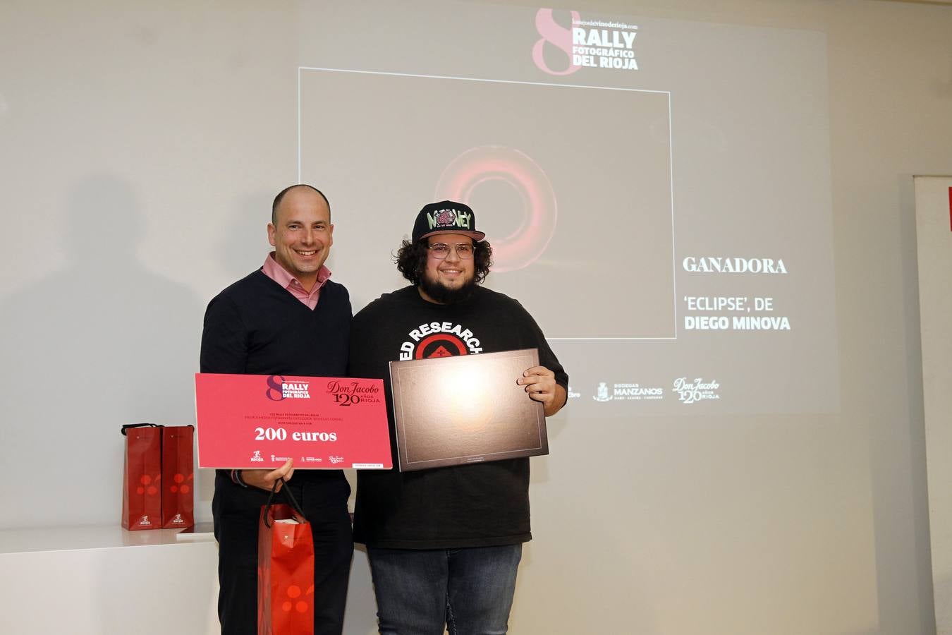 Los ganadores de la octava edición del Rally recibieron sus premios y disfrutaron de un vino de Rioja entre amigos..