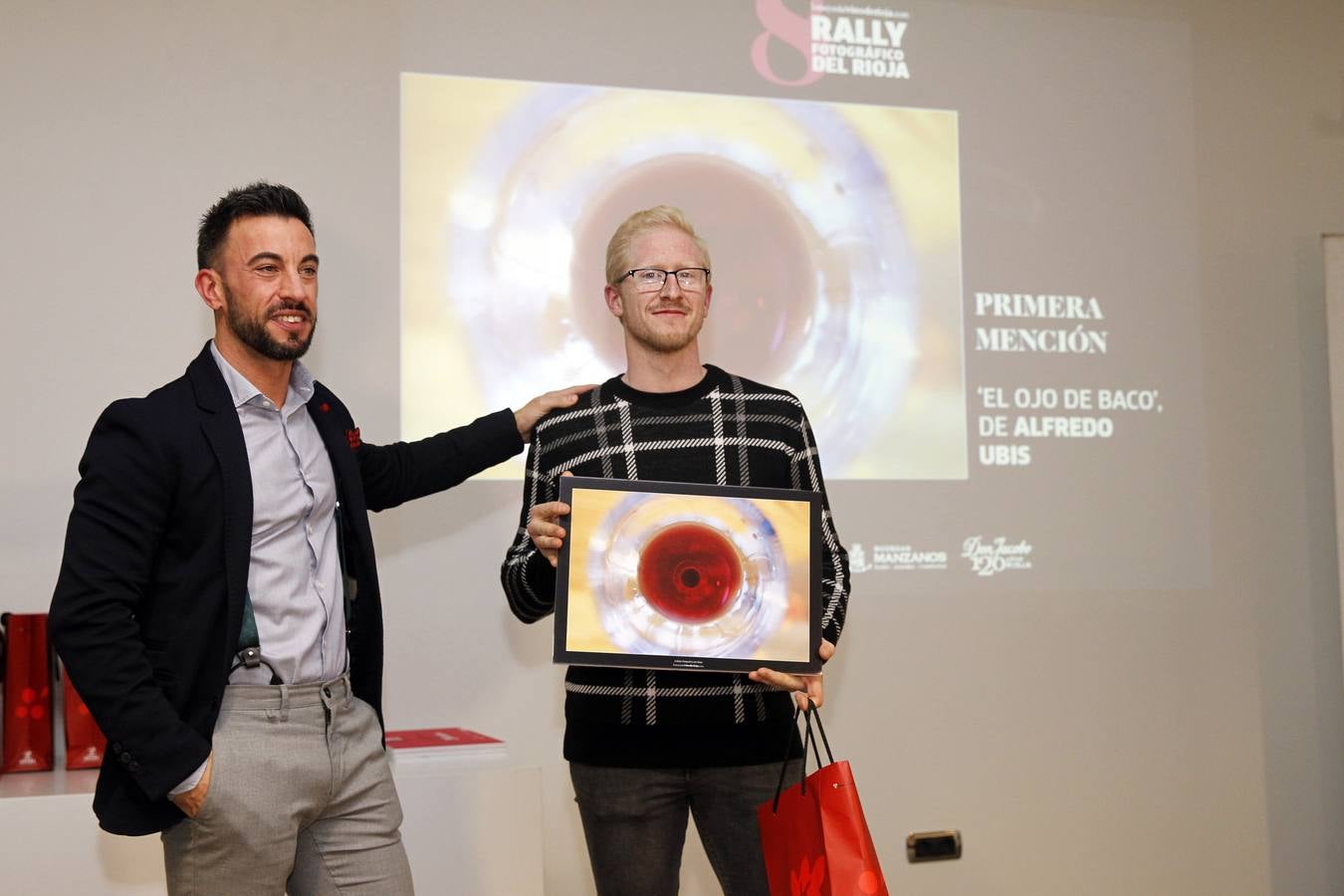 Los ganadores de la octava edición del Rally recibieron sus premios y disfrutaron de un vino de Rioja entre amigos..