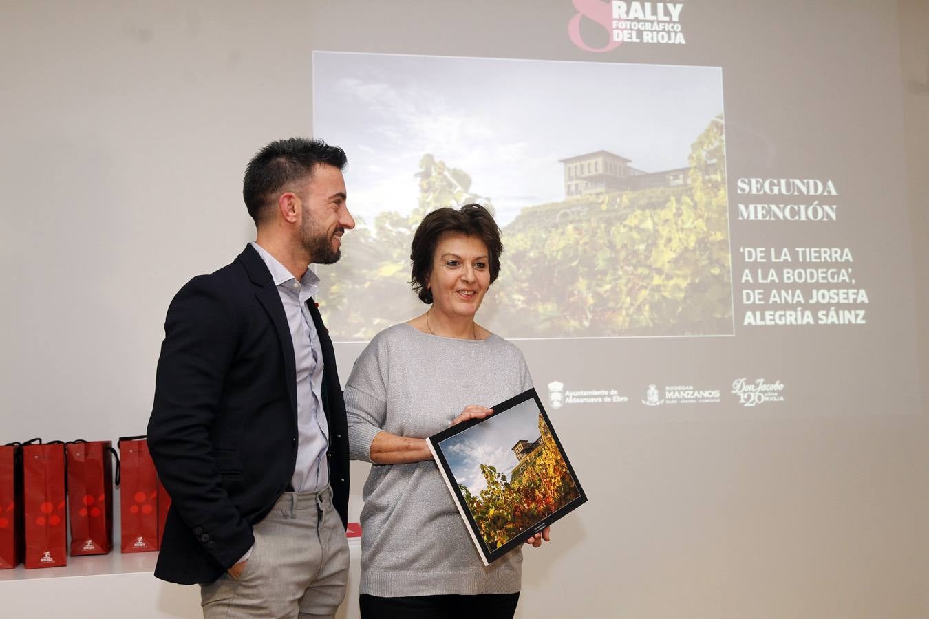 Los ganadores de la octava edición del Rally recibieron sus premios y disfrutaron de un vino de Rioja entre amigos..