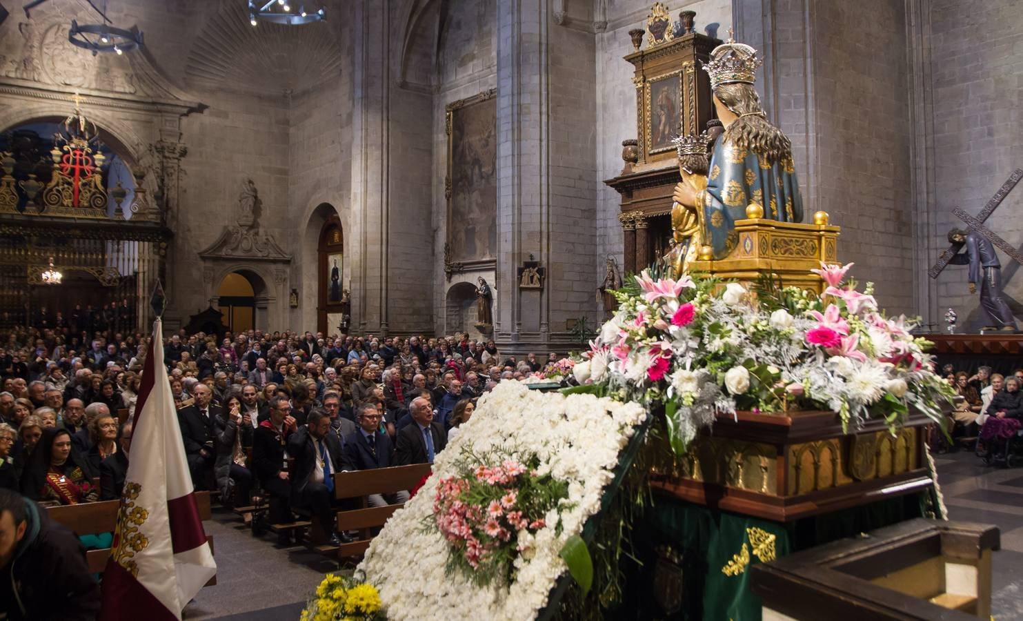 Gamarra pide amparo a la Virgen de la Esperanza para erradicar la violencia contra mujeres