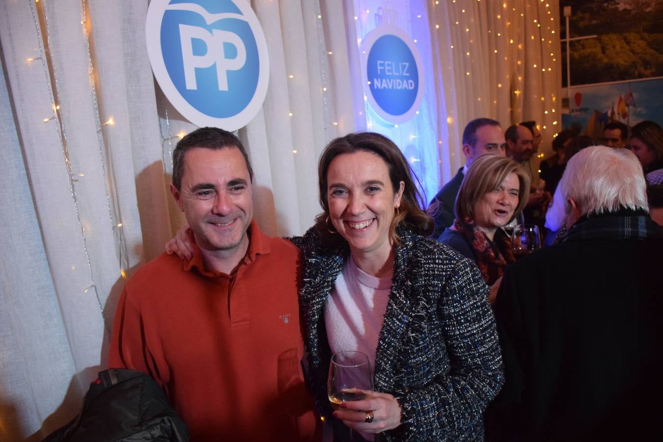 El PP celebra la Navidad brindando con Rioja en la cafetería del Ayuntamiento de Logroño.