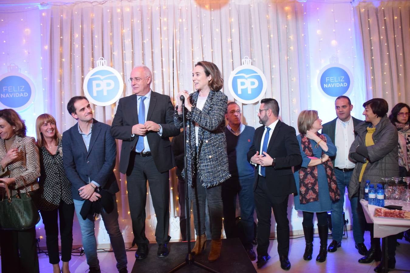 El PP celebra la Navidad brindando con Rioja en la cafetería del Ayuntamiento de Logroño.