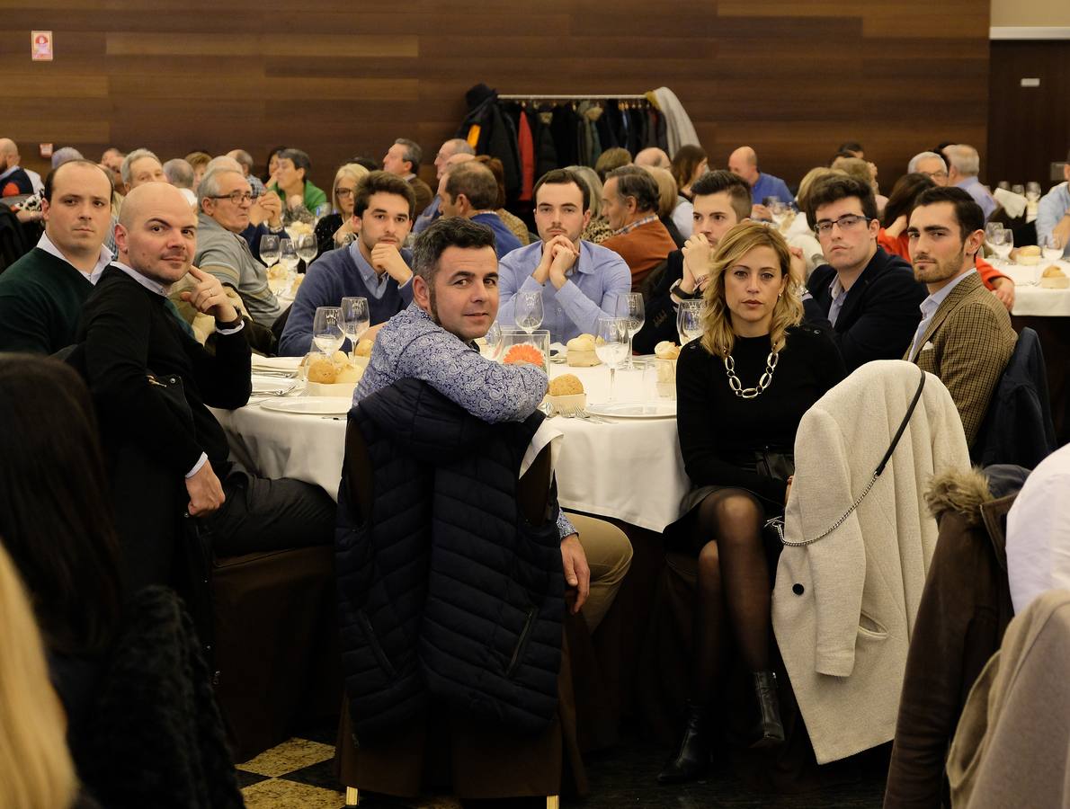 El PP riojano ha celebrado su tradicional cena de Navidad, con la presencia del presidente de La Rioja, José Ignacio Ceniceros, y la alcaldesa de Logroño, Cuca Gamarra.