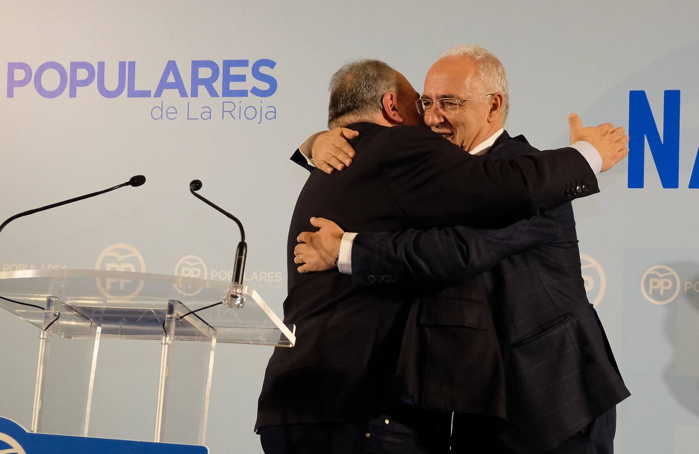 El PP riojano ha celebrado su tradicional cena de Navidad, con la presencia del presidente de La Rioja, José Ignacio Ceniceros, y la alcaldesa de Logroño, Cuca Gamarra.