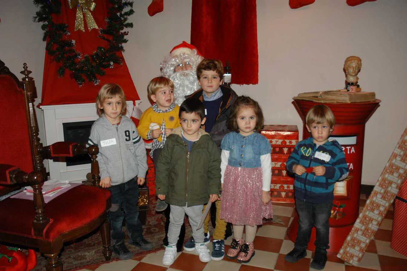 Diversas actividades han llenado estos días de espíritu navideño la localidad de Calahorra: belenes, música, Papá Noel, concurso de villancicos...