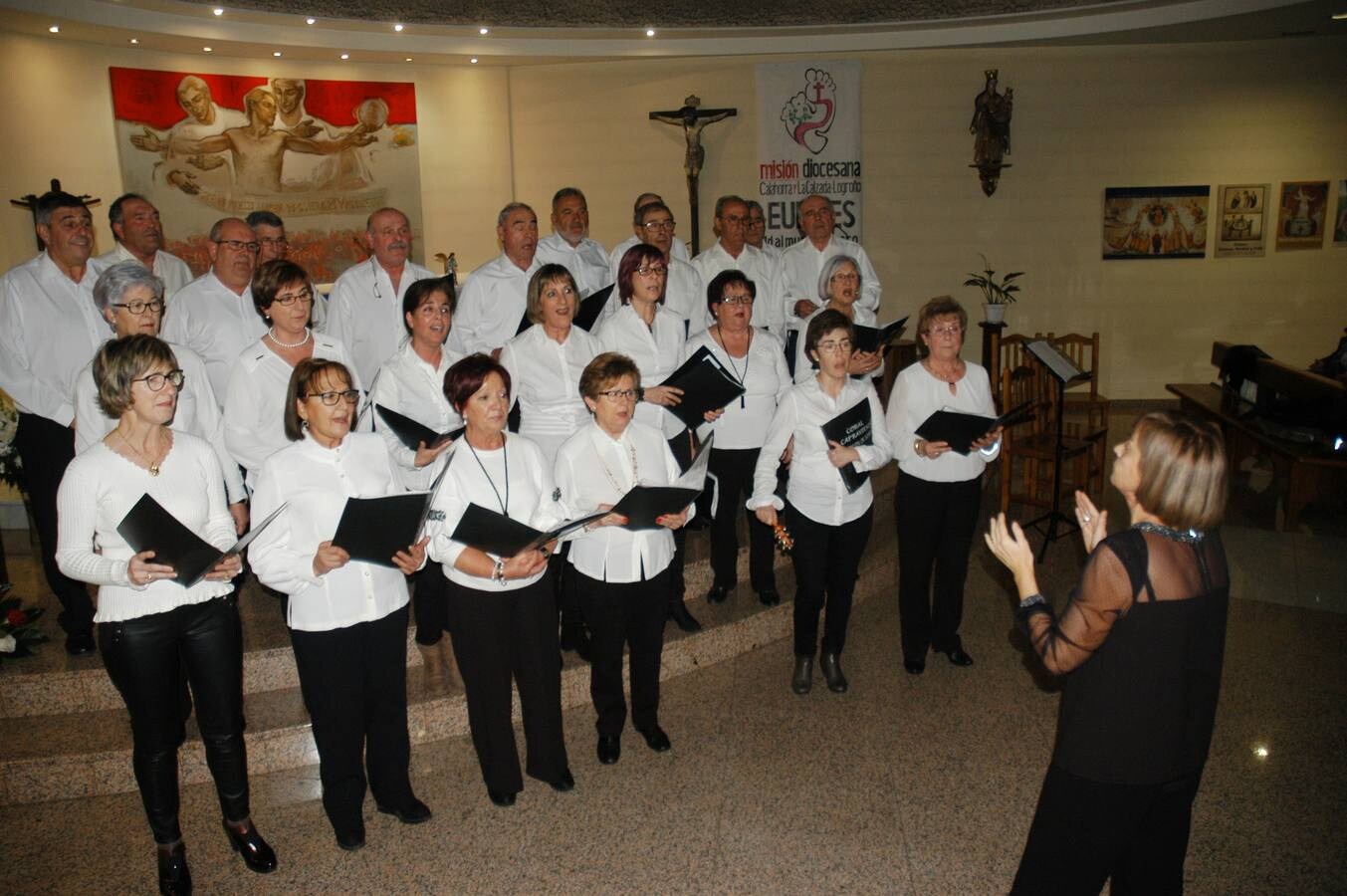 Diversas actividades han llenado estos días de espíritu navideño la localidad de Calahorra: belenes, música, Papá Noel, concurso de villancicos...