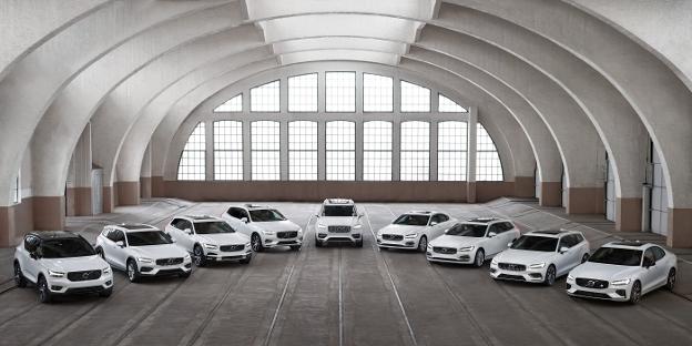 Los nuevos modelos de Volvo y, en el recuadro superior, sus tres creadores. :: L.R.M.
