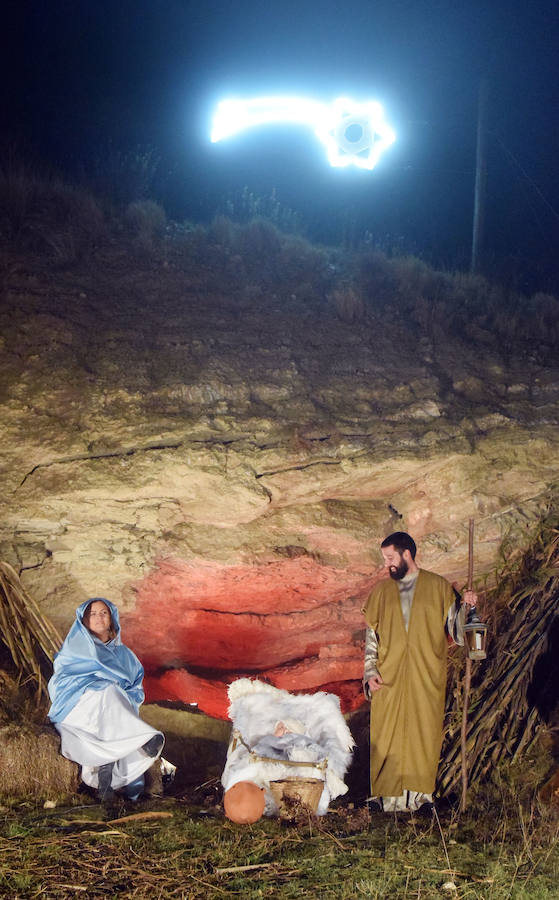 Más de 150 vecinos escenificaron en el Monte Viso el Nacimiento de Jesús, en una cita que cumple 48 años