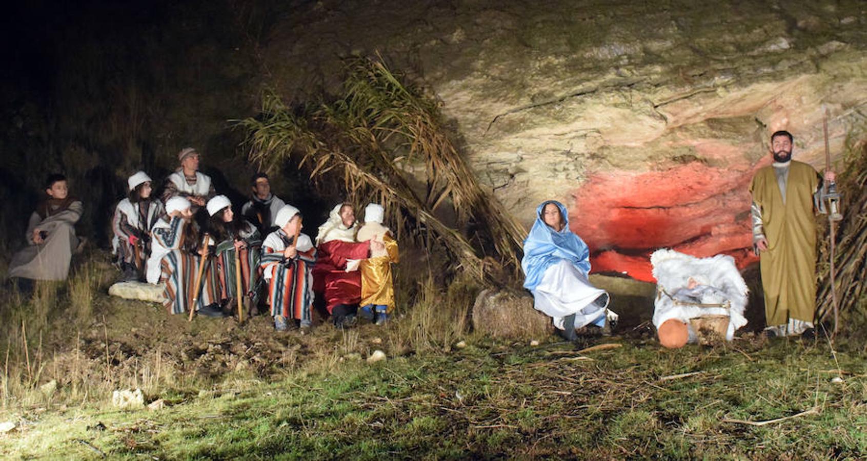 Más de 150 vecinos escenificaron en el Monte Viso el Nacimiento de Jesús, en una cita que cumple 48 años