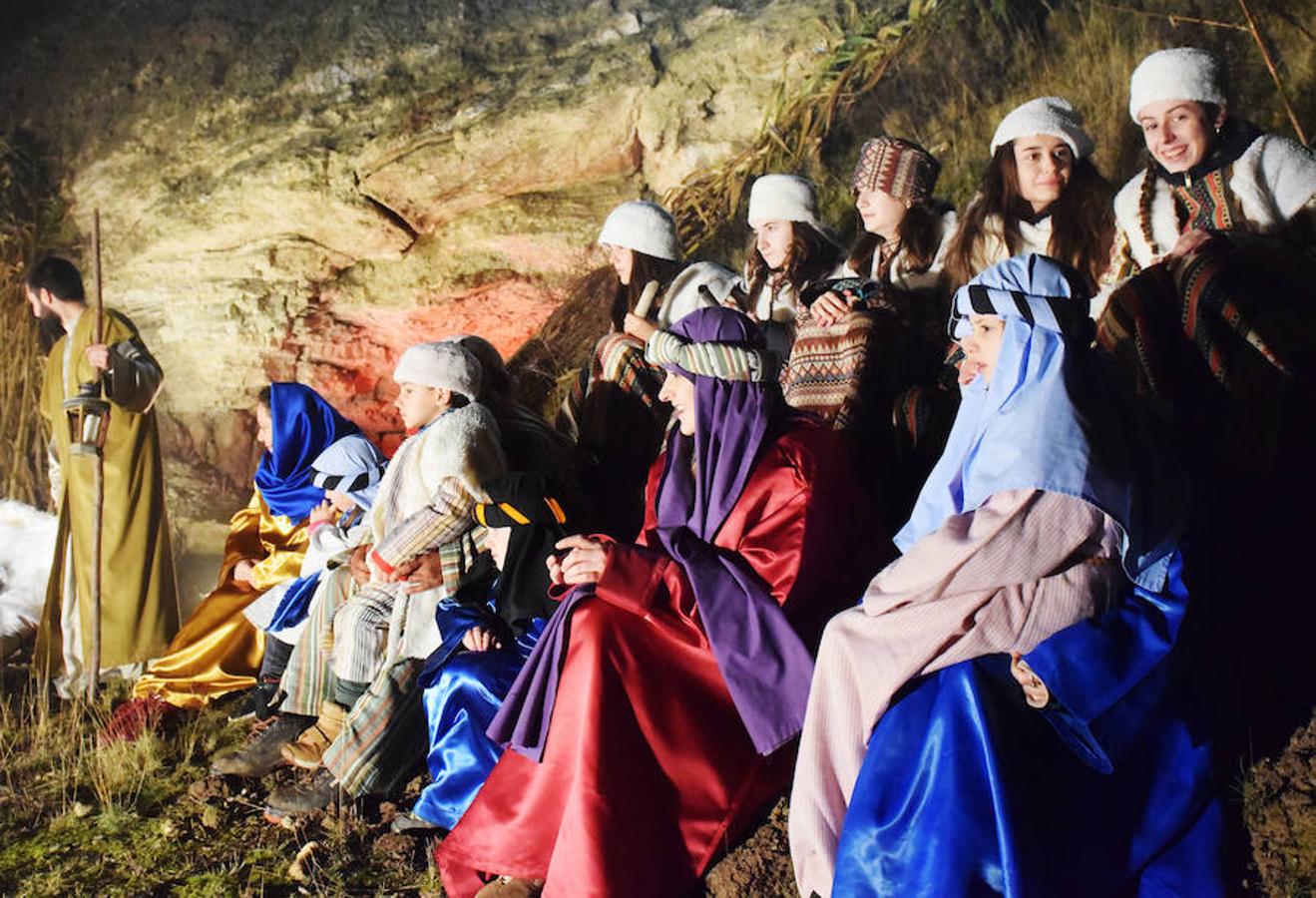 Más de 150 vecinos escenificaron en el Monte Viso el Nacimiento de Jesús, en una cita que cumple 48 años