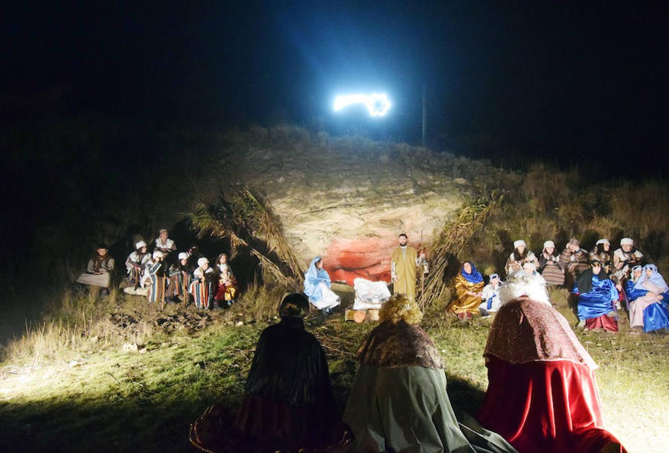 Más de 150 vecinos escenificaron en el Monte Viso el Nacimiento de Jesús, en una cita que cumple 48 años