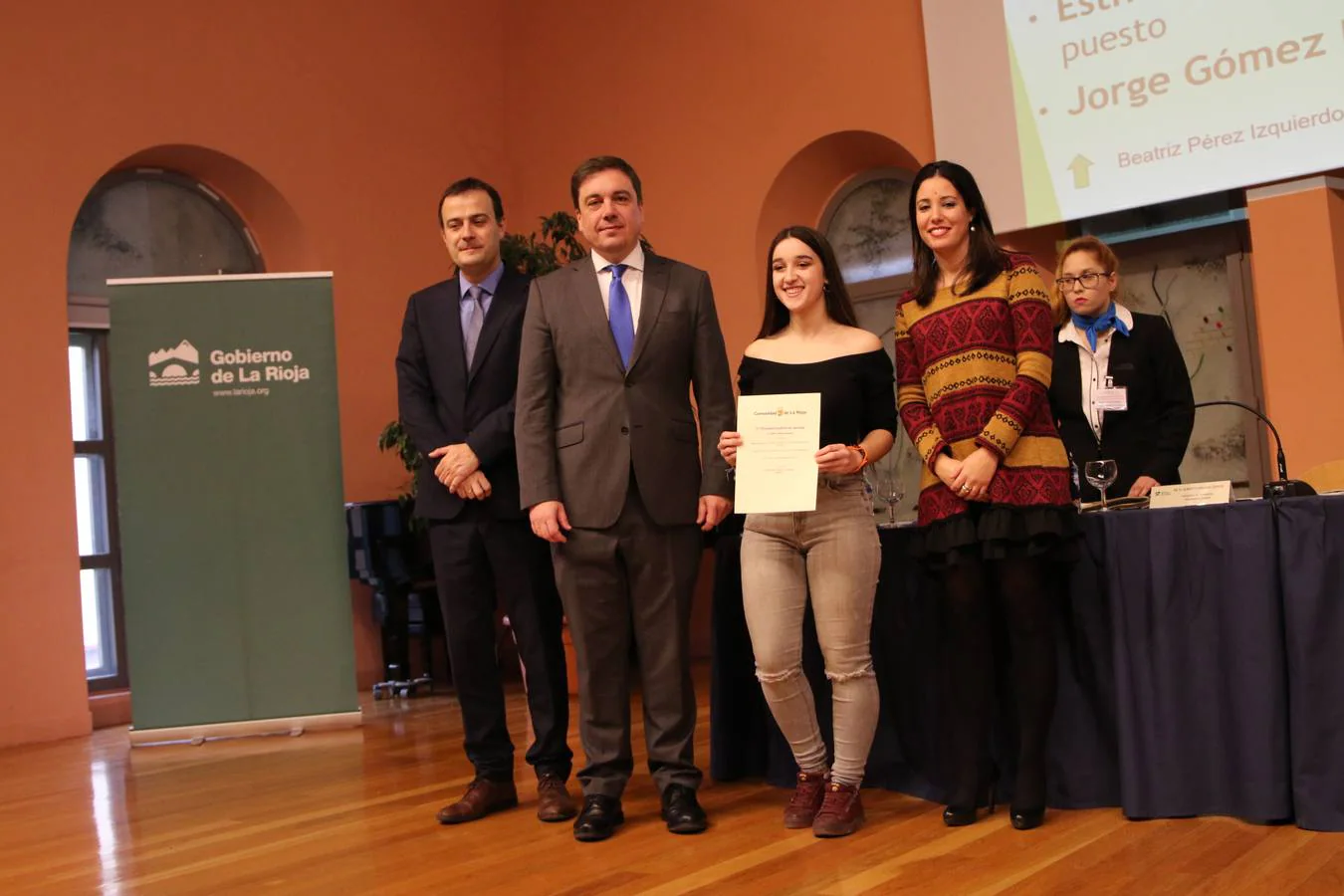 Fotos: 77 estudiantes reciben premios por sus calificaciones