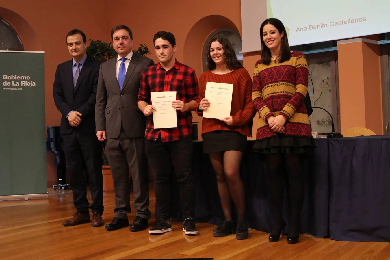 Fotos: 77 estudiantes reciben premios por sus calificaciones