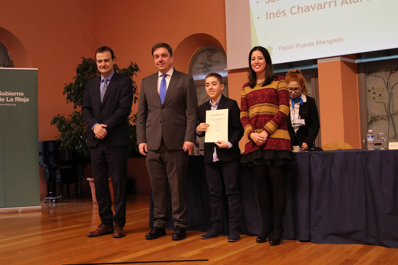 Fotos: 77 estudiantes reciben premios por sus calificaciones