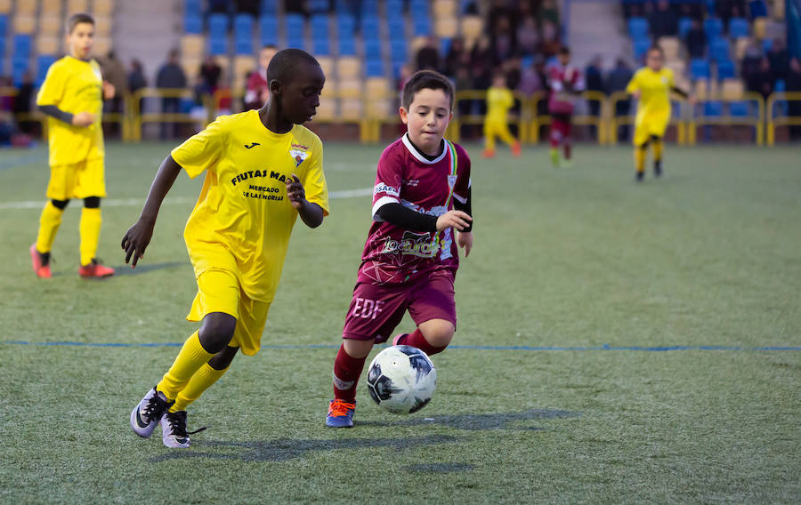 El campo de fútbol de El Salvador ha albergado un torno de fútbol 8 en el que han participado 48 equipos.