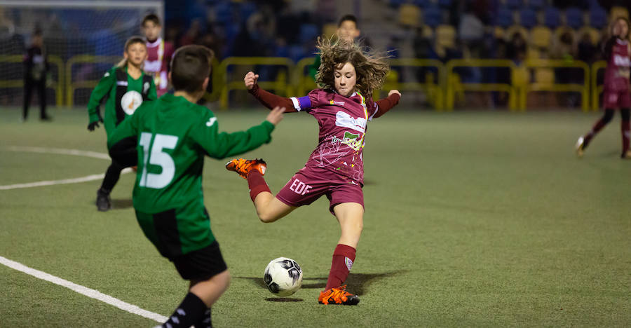 El campo de fútbol de El Salvador ha albergado un torno de fútbol 8 en el que han participado 48 equipos.