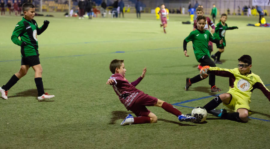 El campo de fútbol de El Salvador ha albergado un torno de fútbol 8 en el que han participado 48 equipos.