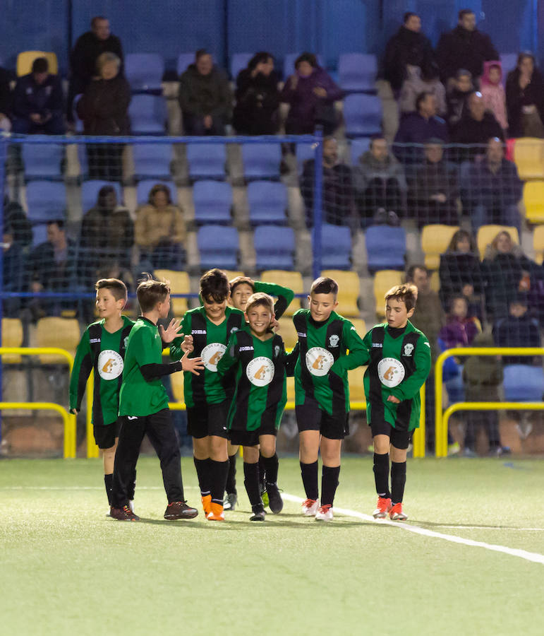 El campo de fútbol de El Salvador ha albergado un torno de fútbol 8 en el que han participado 48 equipos.