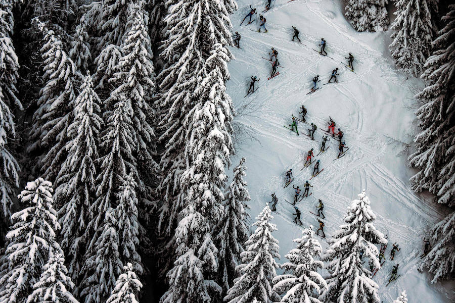 Vista aérea de una competición de esquí de montaña en Areches-Beaufort. 