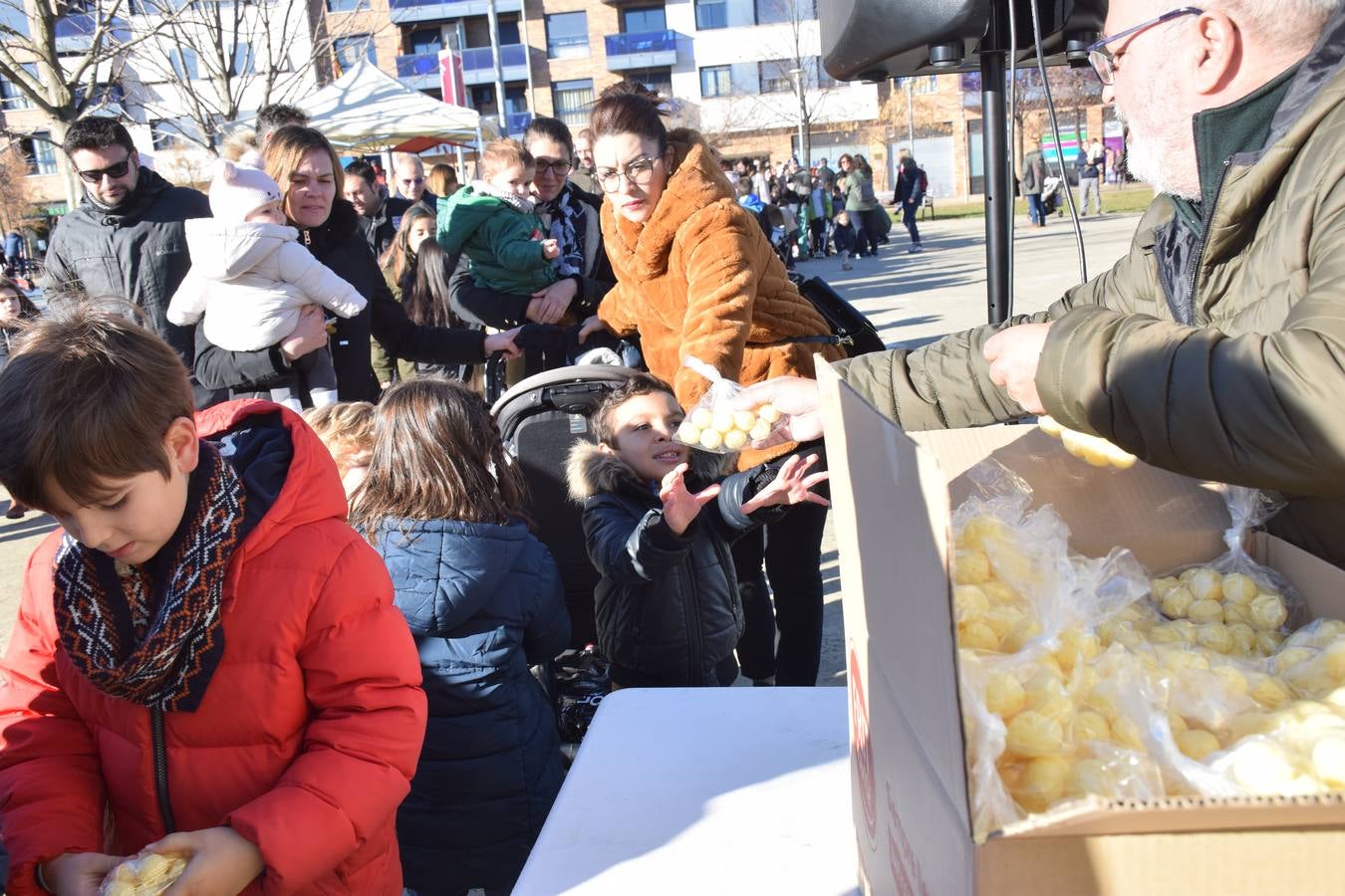 El barrio logroñés celebra una «nochevieja» con anticipación para los más pequeño