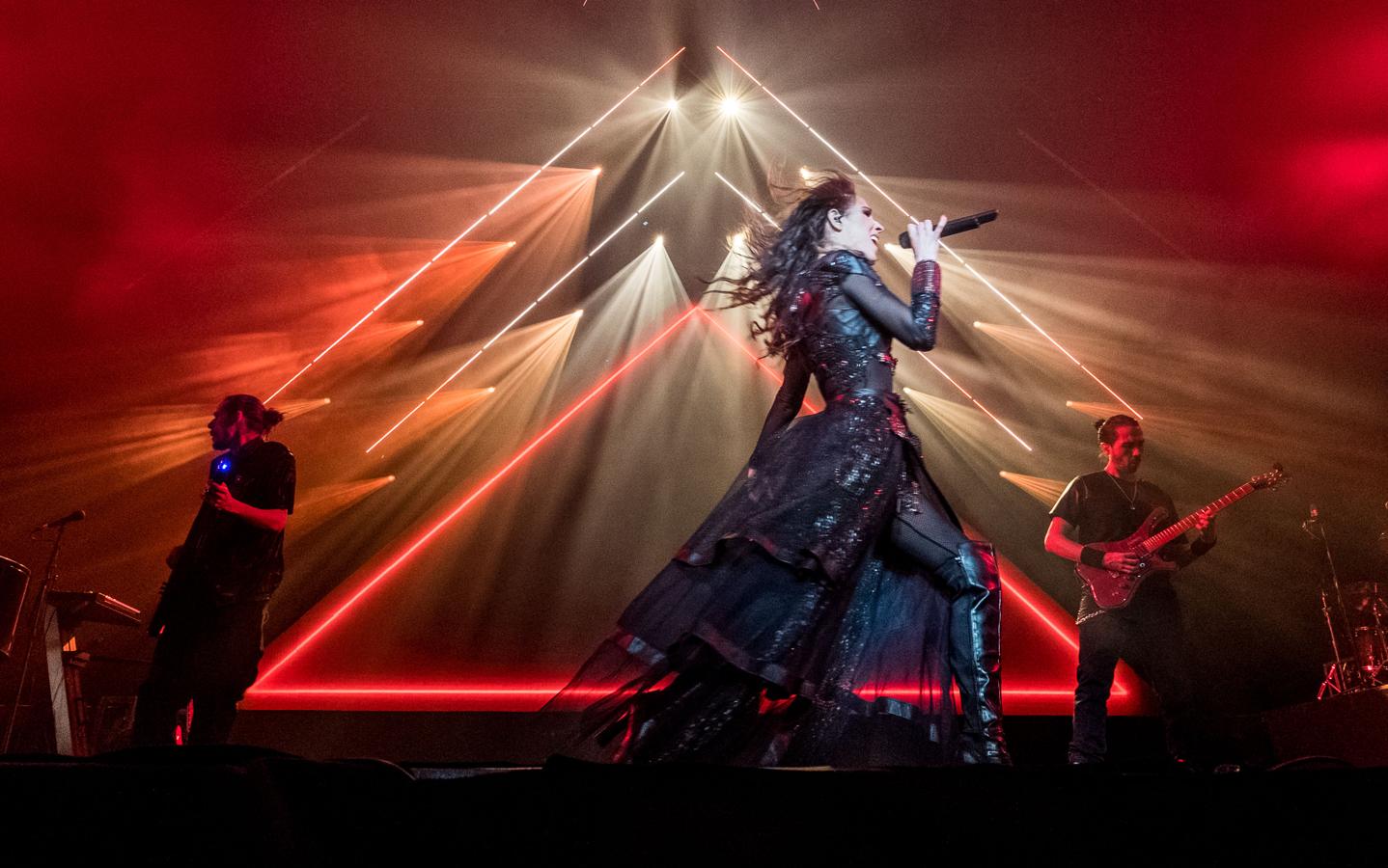 Malú mostró toda su energía en el Palacio de los Deportes.