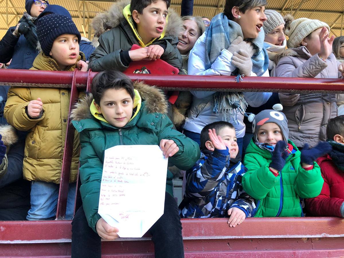 Gran ambiente y mucha ilusión en la llegada de los Reyes Magos a Las Gaunas.