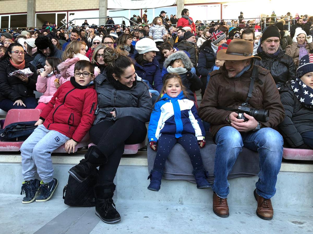 Gran ambiente y mucha ilusión en la llegada de los Reyes Magos a Las Gaunas.