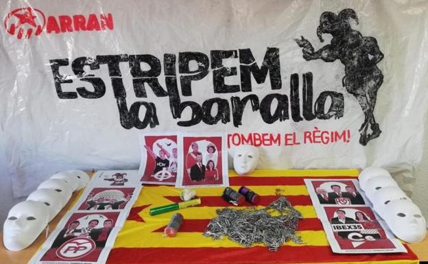 Material incautado por la Policía Nacional a los ocho jóvenes simpatizantes de Arran.