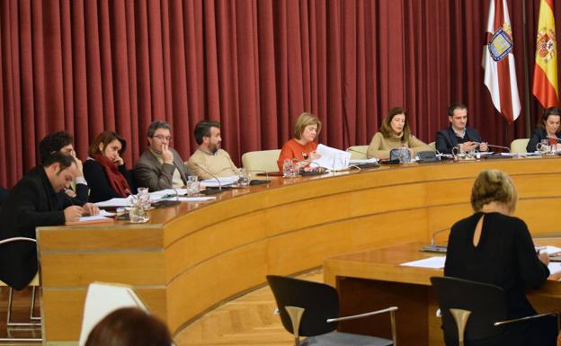 El Pleno rechaza auditar de forma externa la gestión del transporte urbano