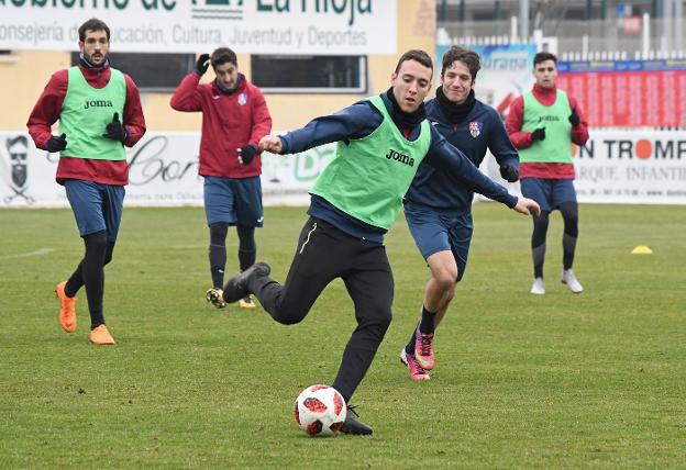 Raúl Almagro, en el entrenamiento del miércoles, recibió la quinta amarilla en Urritxe. :: sergio martínez