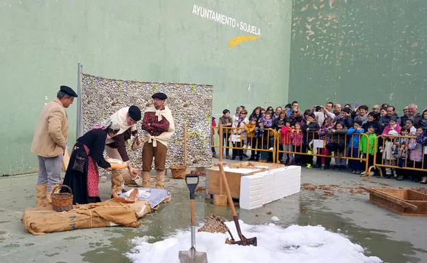 Representación del llenado de las neveras en el frontón de Sojuela. 