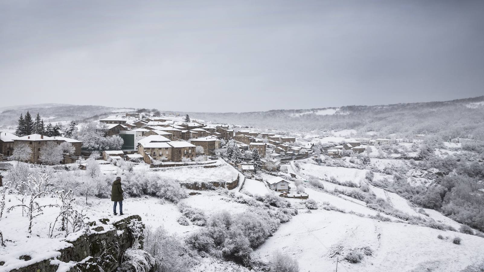 Fotos: La sierra riojana, cubierta por la nieve