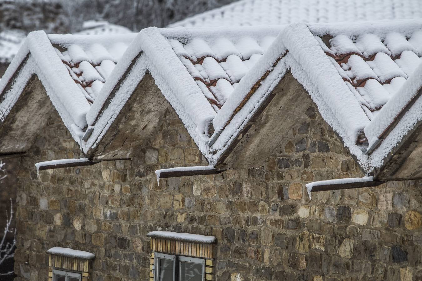 Fotos: La sierra riojana, cubierta por la nieve