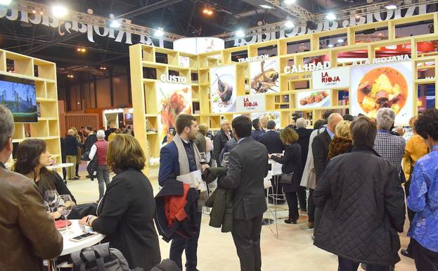 Actividad del pabellón de La Rioja durante el primer día de Fitur de 2019. 