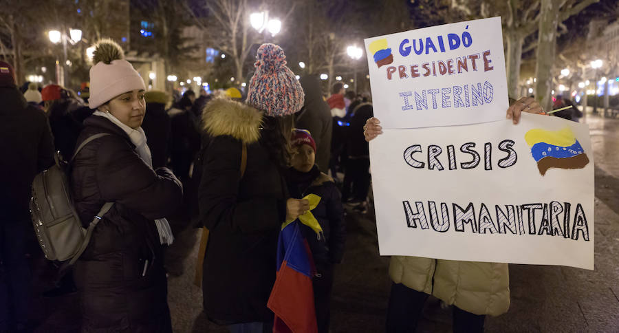 Alrededor de un centenar de venezolanos se concentraron el miércoles por la tarde «en favor de la democracia». El acto, organizado por Alma Venezuela y apoyado por Avelar, respondía a la convocatoria mundial de apoyo al diputado Juan Guaidó, nuevo líder de la oposición al «usurpador» Nicolás Maduro, denuncian